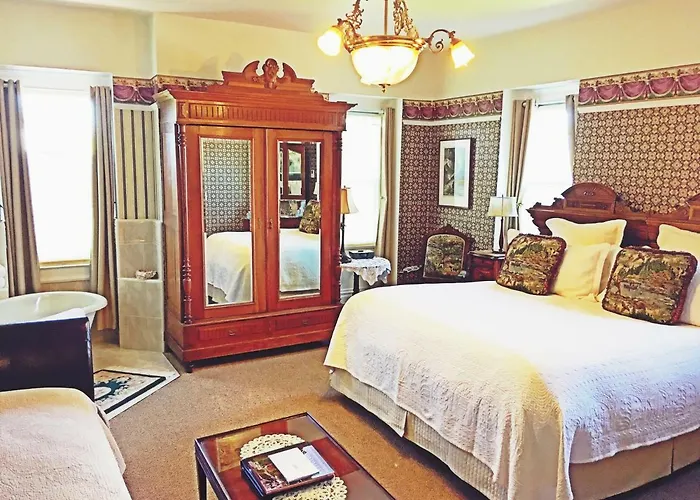Churchill Manor
