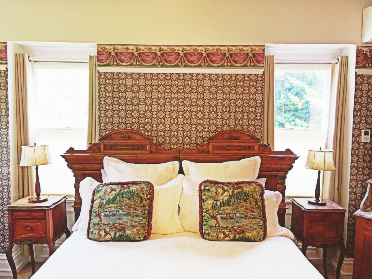 Churchill Manor