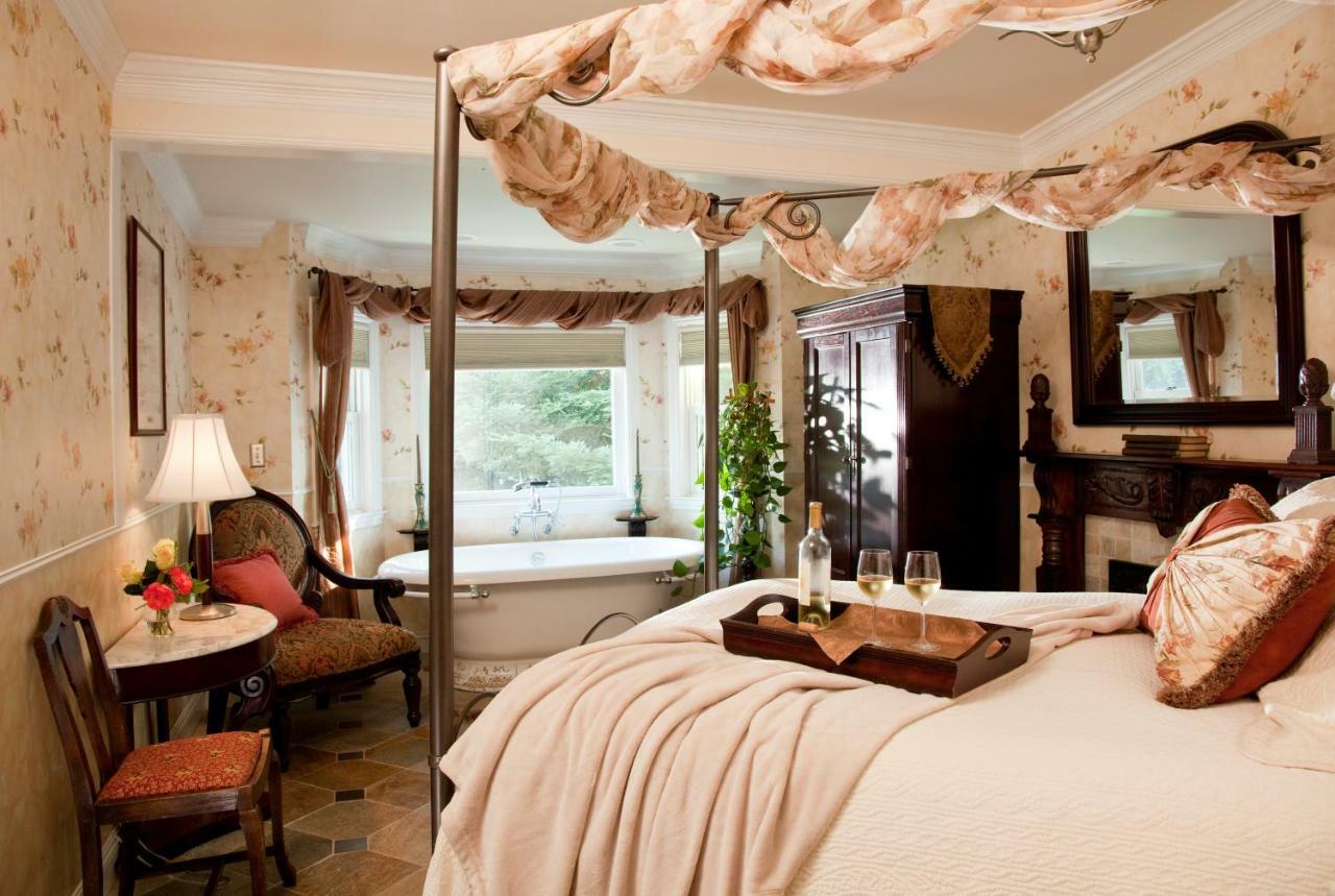 Churchill Manor Bed & Breakfast 3*