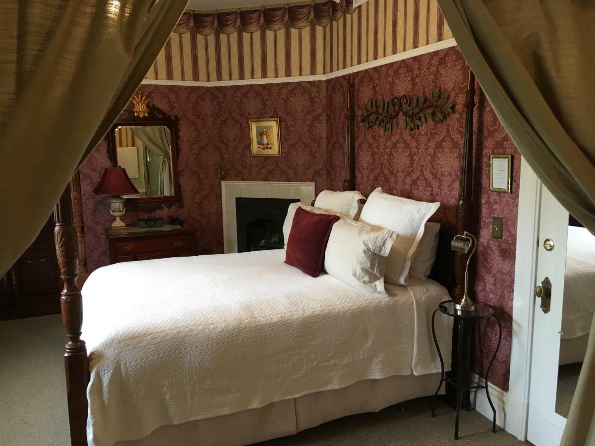 Churchill Manor Bed & Breakfast Napa