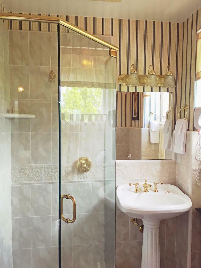Churchill Manor Bed & Breakfast 3*
